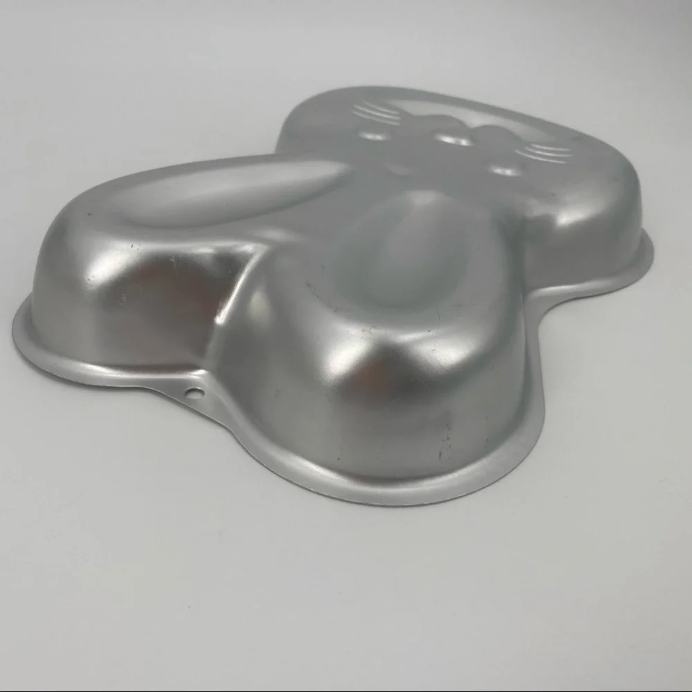 WILTON Aluminum BUNNY HEAD Cake Pan Mold Easter 2105-2074 Vintage 2003